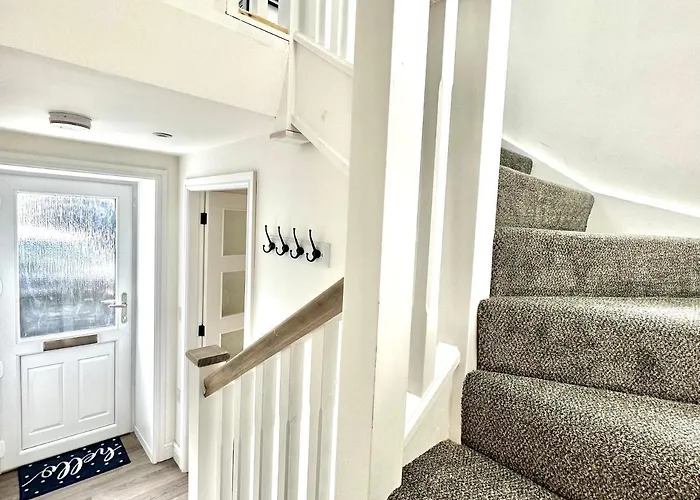 Central, Stylish - 2 Bed Property, The Stable @ Warrenfield, Free Wifi & Parking