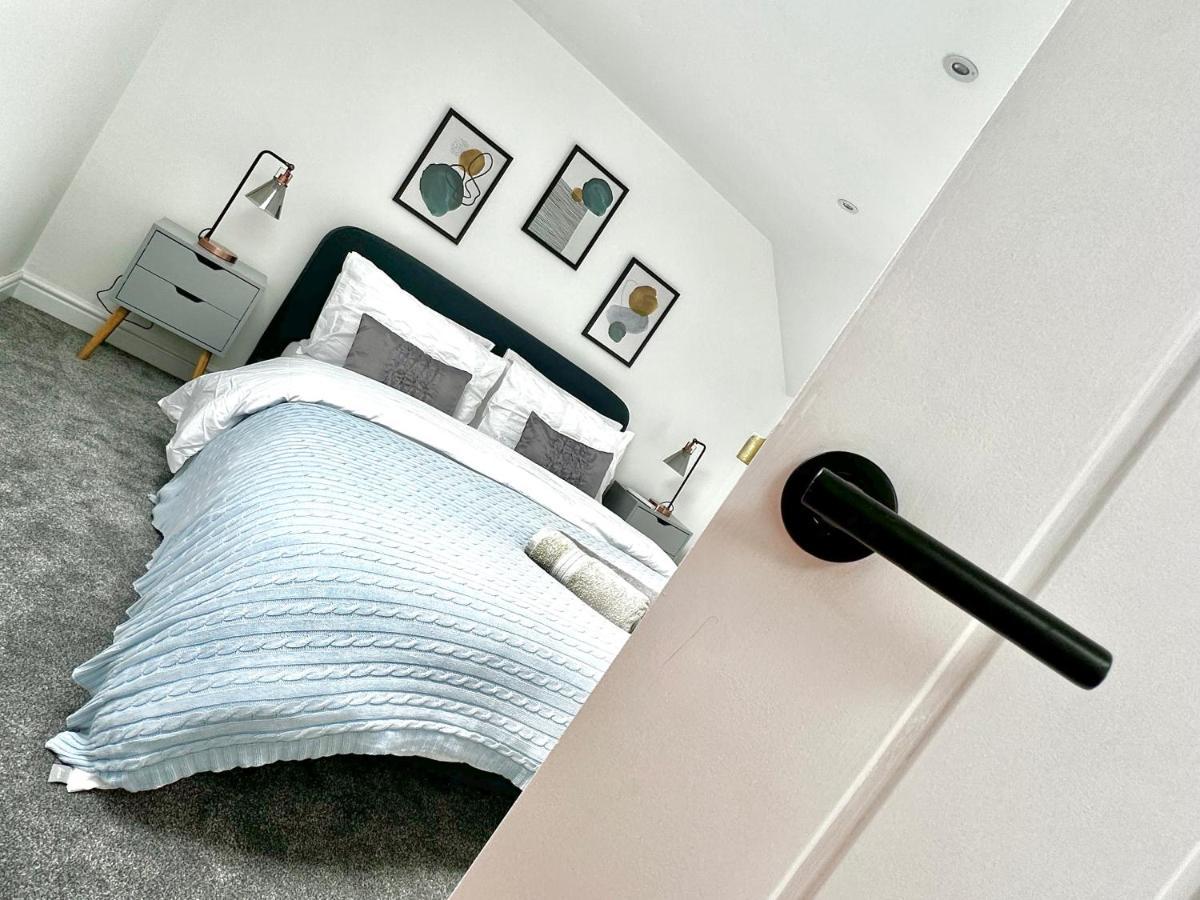 Central, Stylish - 2 Bed Property, The Stable @ Warrenfield, Free Wifi & Parking *