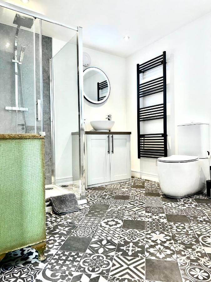 Дом отдыха Central, Stylish - 2 Bed Property, The Stable @ Warrenfield, Free Wifi & Parking